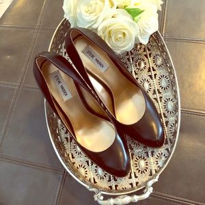 Steve Madden black leather pumps